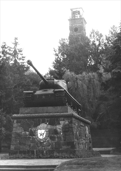 Памятник танкистам освободителям
